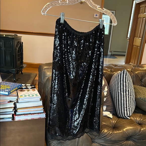 Elegant Black Sequin Skirt - Picture 3 of 8